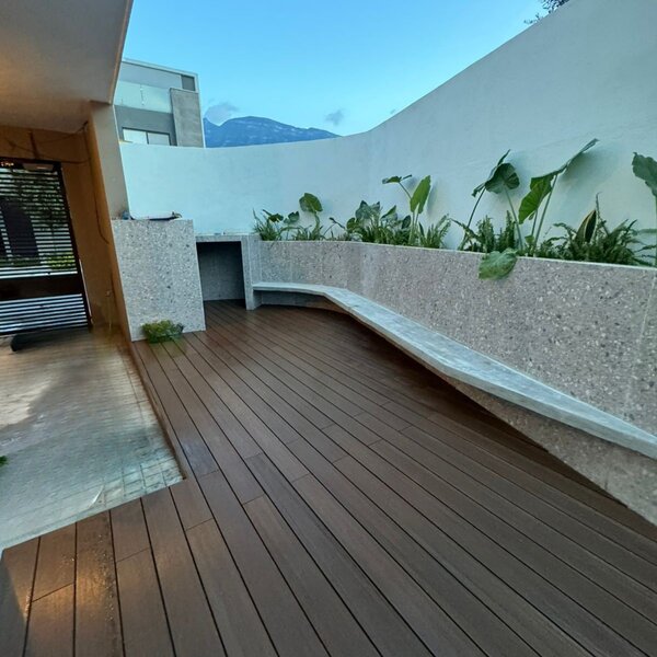 Terraza con deck MEVE