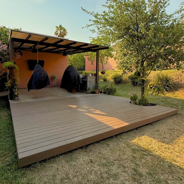 Terraza con deck MEVE